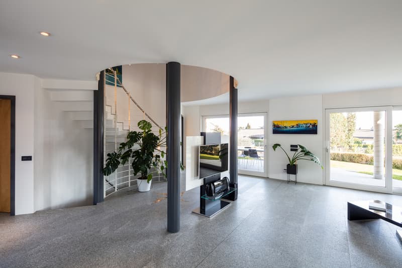 Moderna Villa Ben Soleggiata con Piscina e Giardino in vendita a Pura (7)