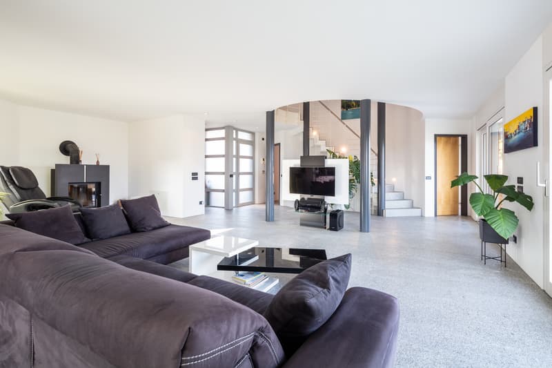 Moderna Villa Ben Soleggiata con Piscina e Giardino in vendita a Pura (6)