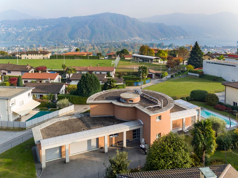 Moderna Villa Ben Soleggiata con Piscina e Giardino in vendita a Pura (3)