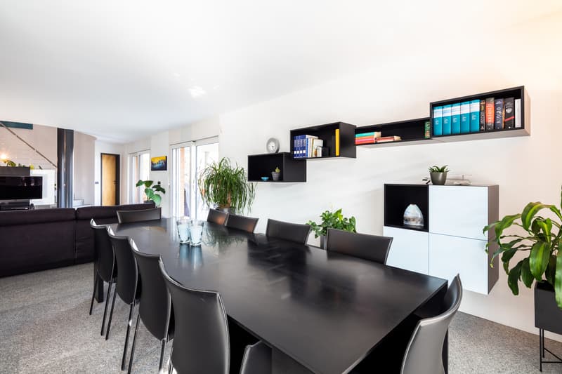 Moderna Villa Ben Soleggiata con Piscina e Giardino in vendita a Pura (10)