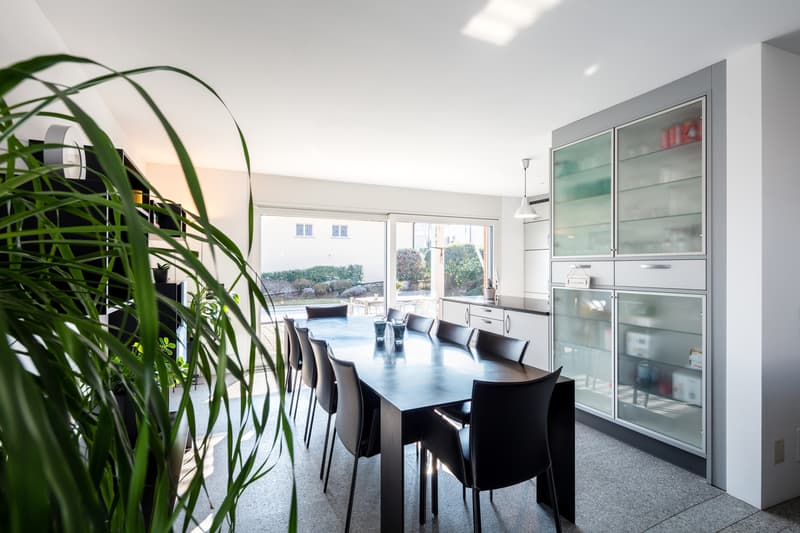 Moderna Villa Ben Soleggiata con Piscina e Giardino in vendita a Pura (9)