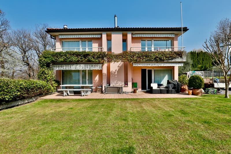 Villa con Giardino Pianeggiante in vendita a Gentilino (1)