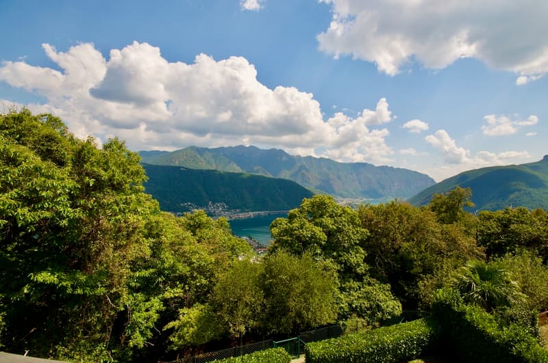 Accogliente Casa Unifamiliare con Giardino e Vista sul Lago di Lugano (2)