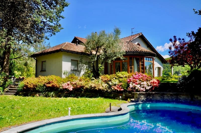 Romantica Villa Immersa nel Verde con Piscina e Vista sul Lago Origlio (2)