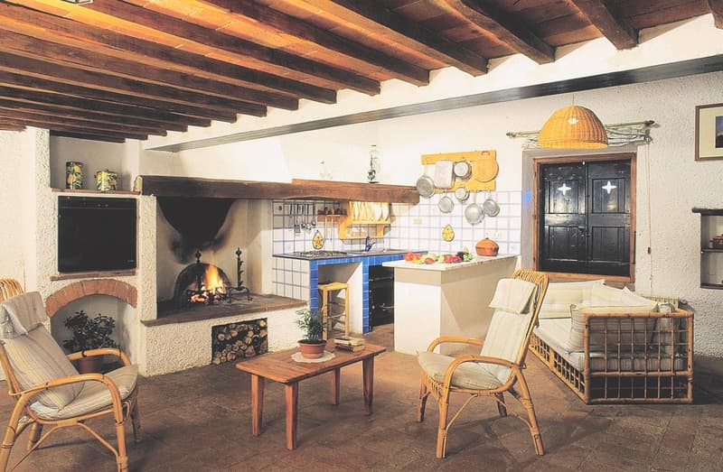 Villa in Stile Toscano con Dependance, Piccolo Vigneto e Oliveto (12)