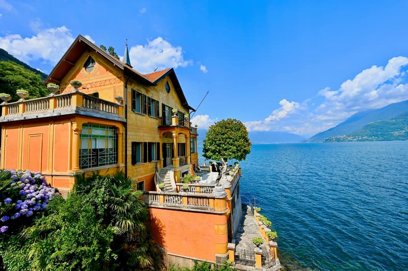 Elegante Villa d'Epoca con Darsena Privata sul Lago Maggiore (1)