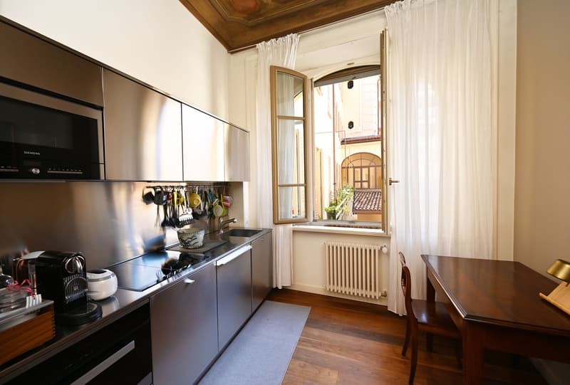 Elegante Appartamento Nobile in vendita nel Cuore di Lugano (7)