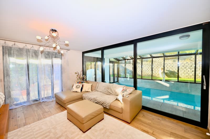 Villa Moderna con Piscina Riscaldata ad Agra - Collina d'Oro (7)