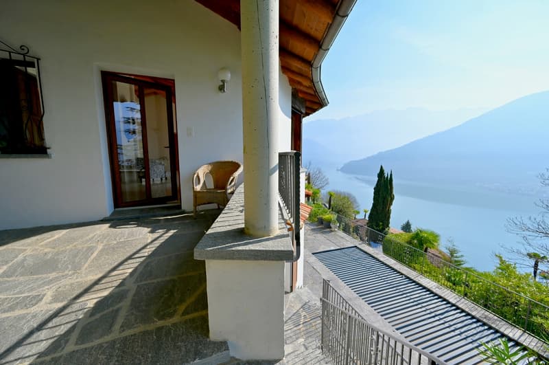 2 Ville Gemelle in Stile Rustico con Vista Lago e Piscina (6)