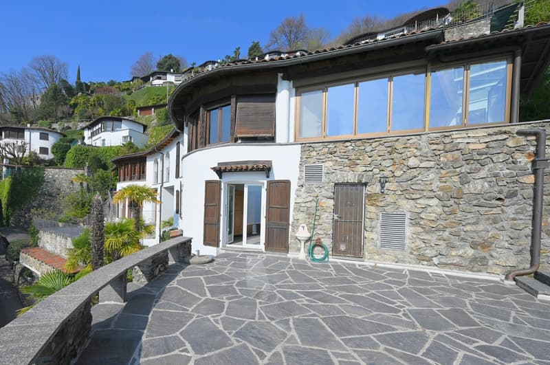 2 Ville Gemelle in Stile Rustico con Vista Lago e Piscina (11)