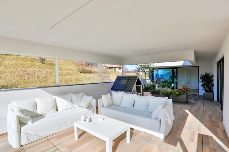 Moderno Attico: Terrazza Panoramica e Finiture di Pregio (7)
