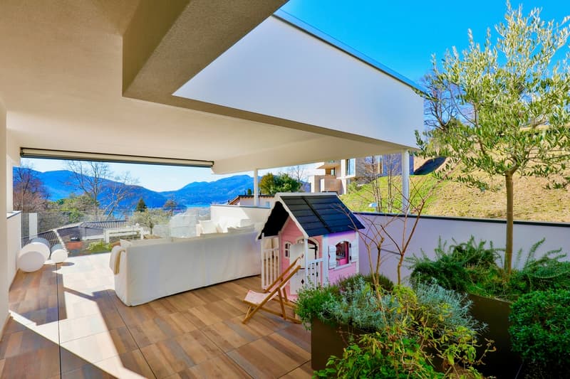 Moderno Attico: Terrazza Panoramica e Finiture di Pregio (8)