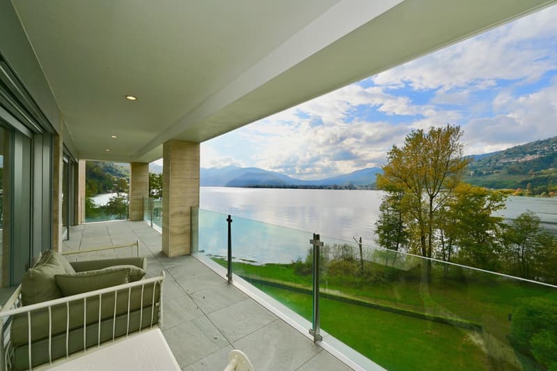 Esclusivo Attico di Lusso Fronte Lago di Lugano con Terrazza sul Tetto (6)