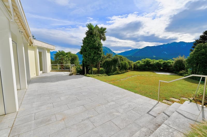 Villa con Piscina e Vista sul Lago di Lugano e Montagne Corcostastanti (4)