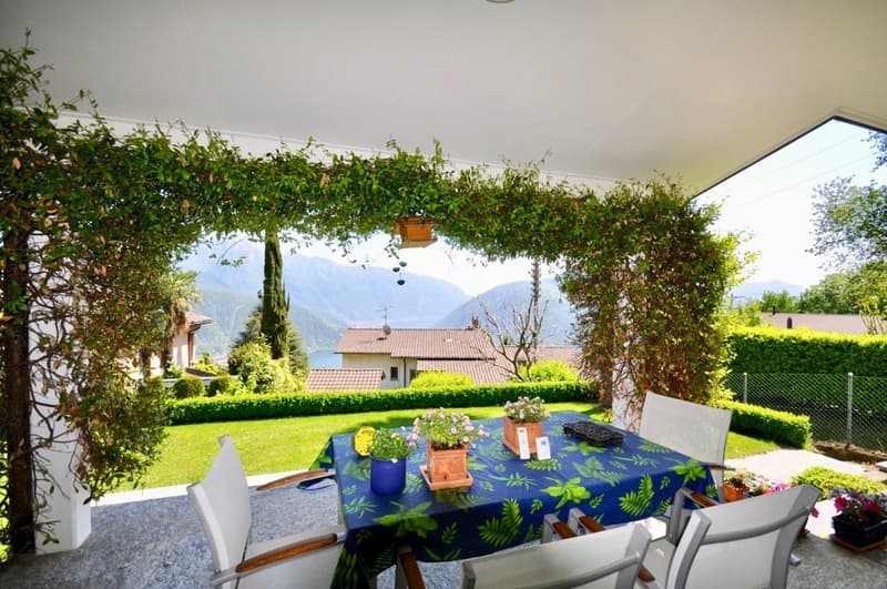 Splendida Villa Familiare Immersa nel Verde a Carona (5)