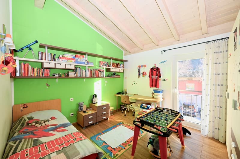 Moderna Casa Unifamiliare con Giardino e Vista Panoramica (11)