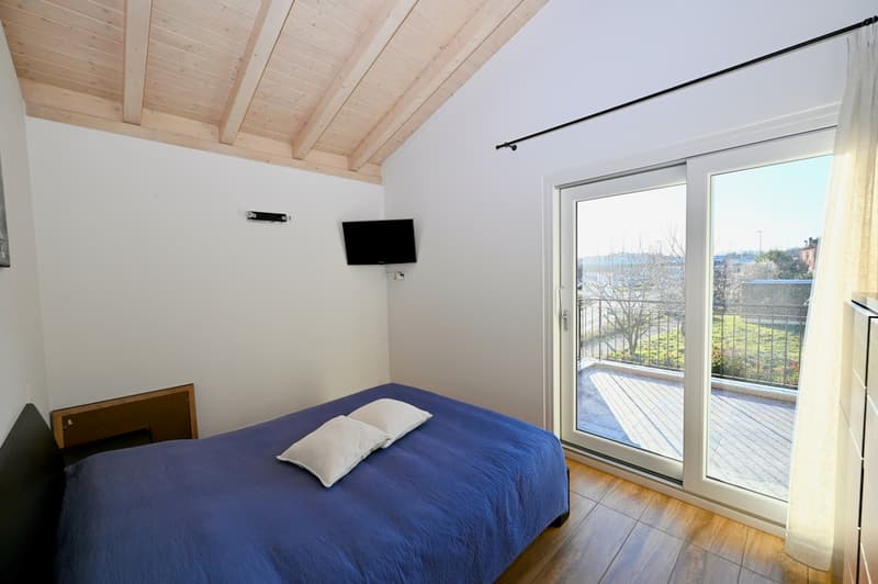Moderna Casa Unifamiliare con Giardino e Vista Panoramica (7)