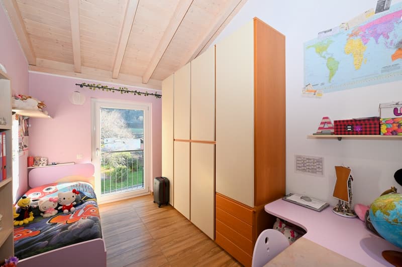 Moderna Casa Unifamiliare con Giardino e Vista Panoramica (10)