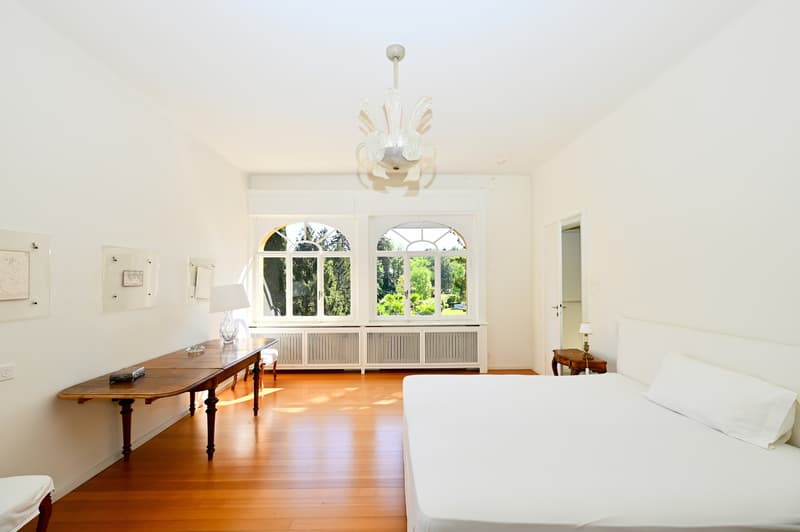 Villa di Prestigio con Splendido Parco vicino al centro di Lugano (12)