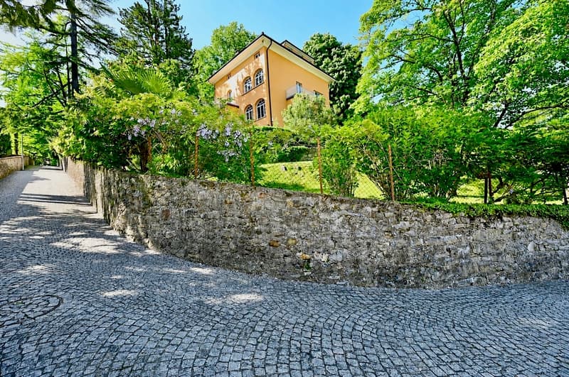 Villa di Prestigio con Splendido Parco vicino al centro di Lugano (4)