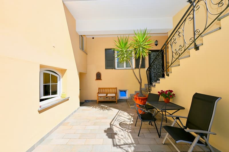 Casa con 2 Appartamenti e Giardino vicino a TASIS e Lugano (3)