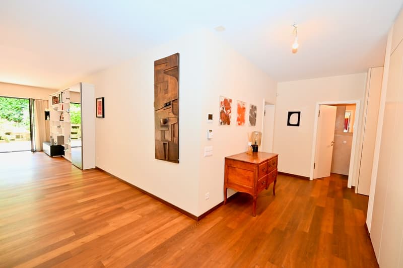 Moderno Appartamento con Terrazza e Vista Mozzafiato sul Lago (6)