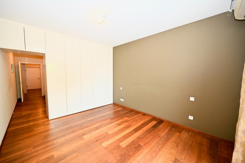 Moderno Appartamento con Terrazza e Vista Mozzafiato sul Lago (10)