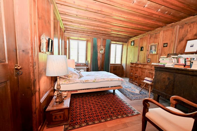 Tenuta di charme con 21 ettari di terreno, casa del contadino e stalle (12)