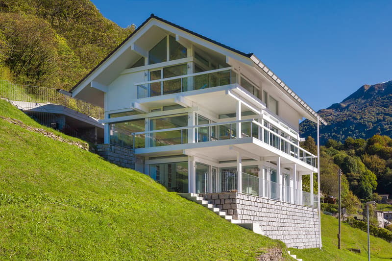 Oasi di Lusso e Design: Villa con Vista Panoramica a 360 (5)