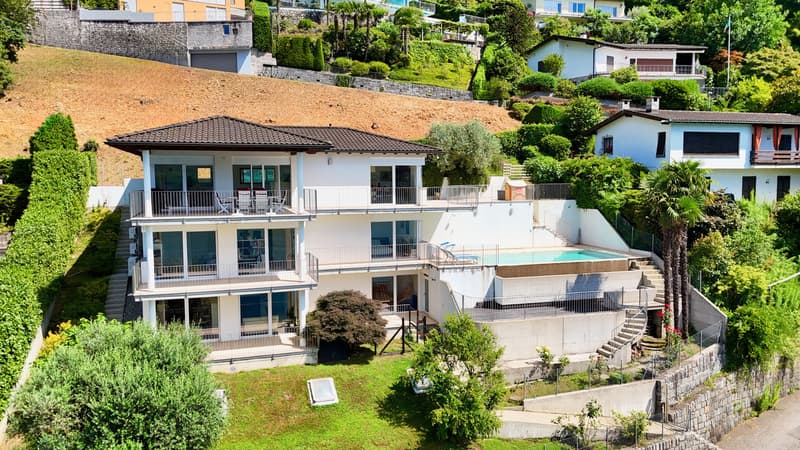 Prestigiosa Villa con Piscina e Magnifica Vista Lago (5)