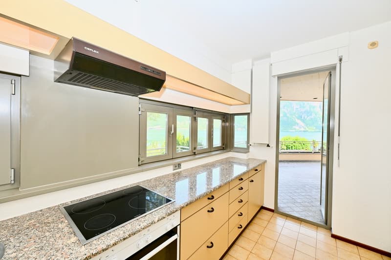 Appartamento con Vista Lago Mozzafiato in vendita a Bissone (13)