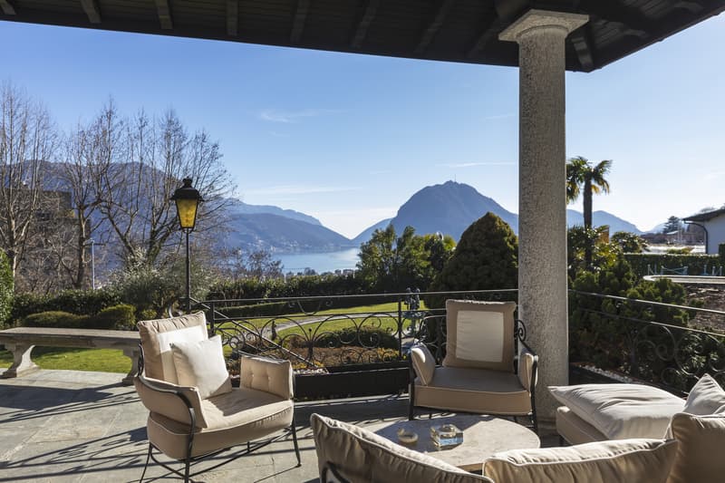 Villa di Lusso a Lugano in Vendita - Vista Lago, Giardino e Piscina (7)