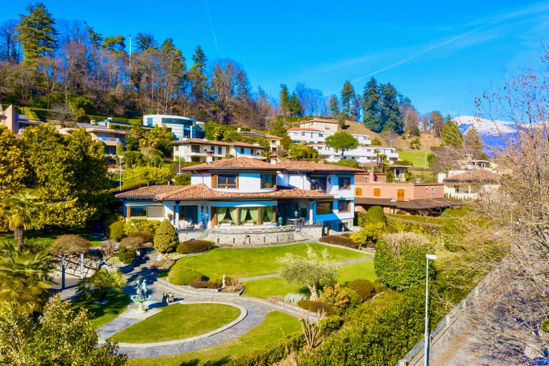 Villa di Lusso a Lugano in Vendita - Vista Lago, Giardino e Piscina (2)