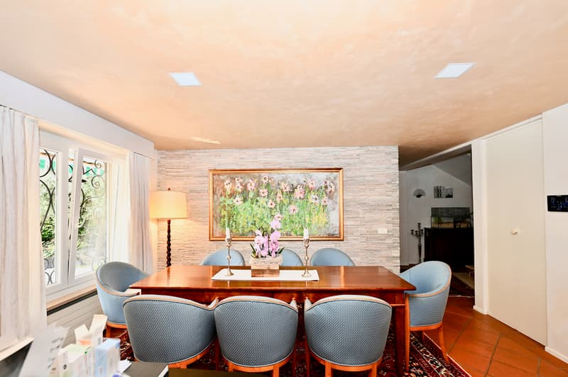 Elegante Villa con Splendida Piscina e Rigoglioso Giardino a Caslano (13)