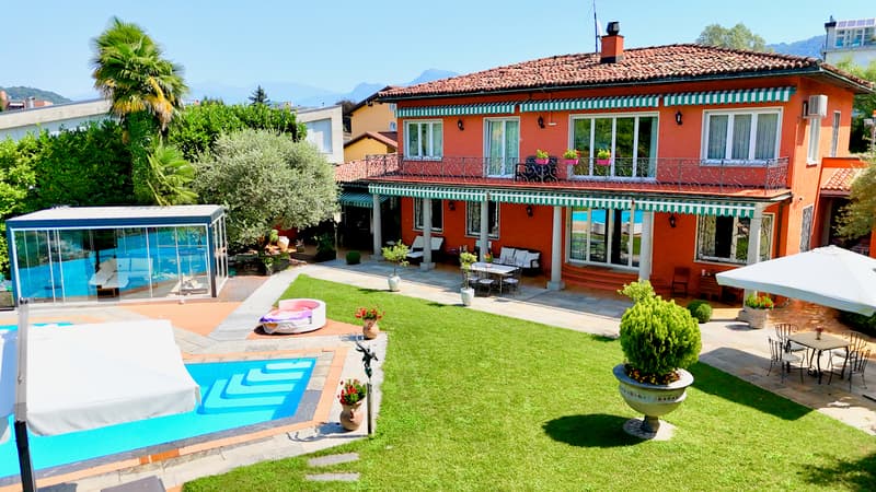 Elegante Villa con Splendida Piscina e Rigoglioso Giardino a Caslano (3)