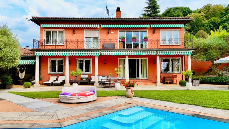Elegante Villa con Splendida Piscina e Rigoglioso Giardino a Caslano (4)
