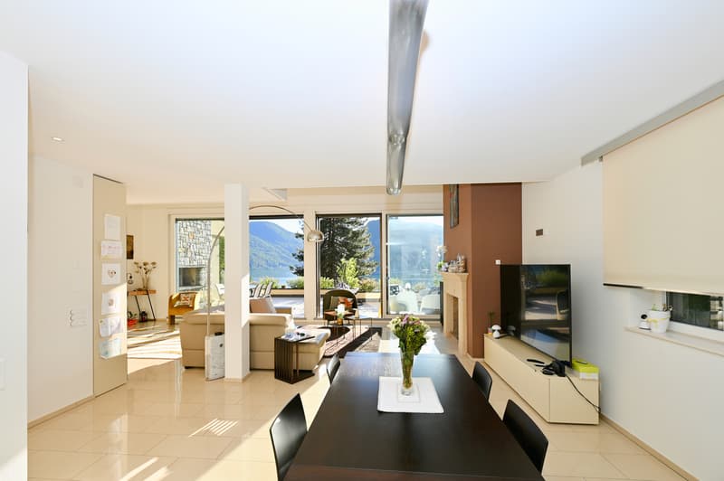 Elegante Attico Duplex con Vista Spettacolare sul Lago di Lugano (9)