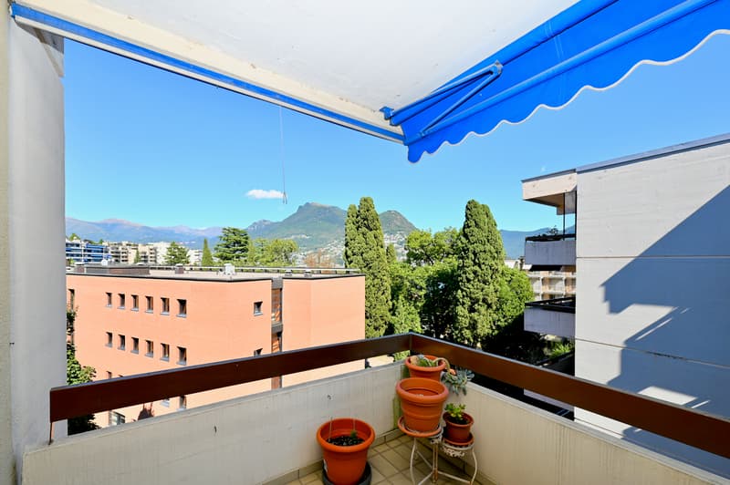 Spazioso Appartamento con Grande Terrazza in Posizione Centrale (11)