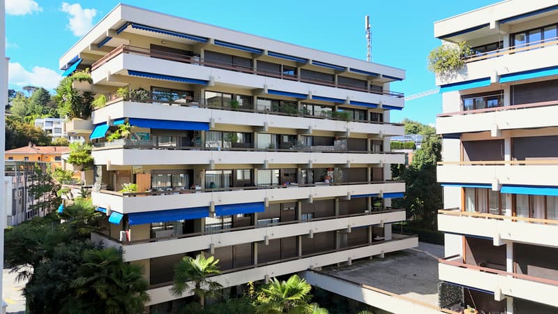 Spazioso Appartamento con Grande Terrazza in Posizione Centrale (2)