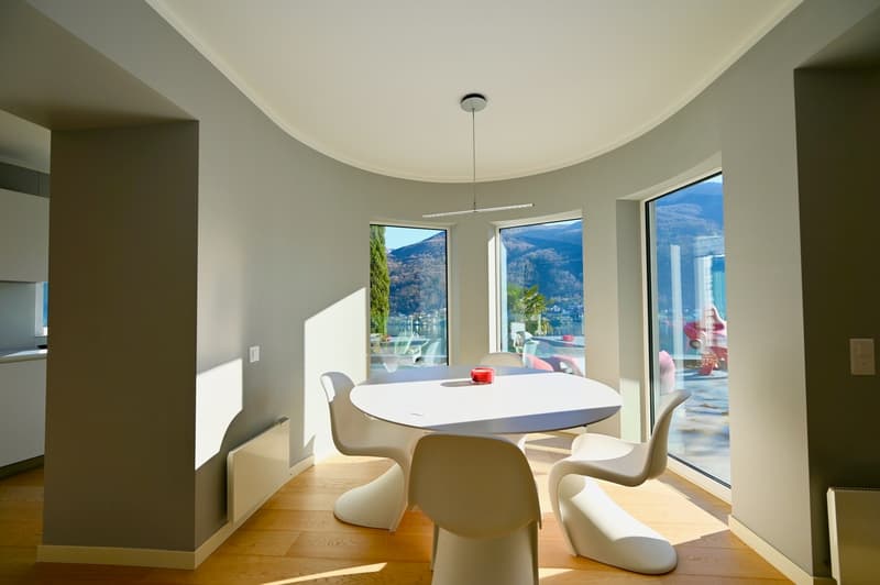 Esclusiva Villa di Lusso con Piscina Coperta e Vista Lago (6)