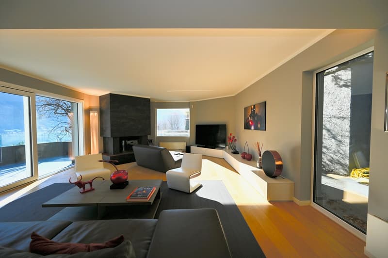 Esclusiva Villa di Lusso con Piscina Coperta e Vista Lago (4)