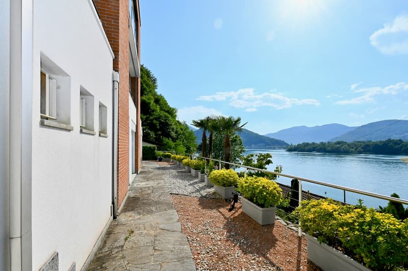 Luminosa Villa con Giardino, Piscina e Vista sul Lago di Lugano (7)