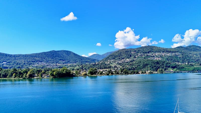 Luminosa Villa con Giardino, Piscina e Vista sul Lago di Lugano (4)
