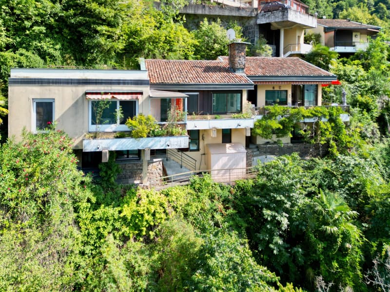 Villa con 2 Appartamenti Indipendenti e Splendida Vista Lago a 180 (7)
