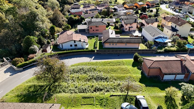 Terreno edificabile in zona verde e ottimo potenziale a Pura (5)
