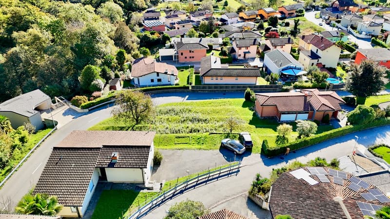 Terreno edificabile in zona verde e ottimo potenziale a Pura (4)