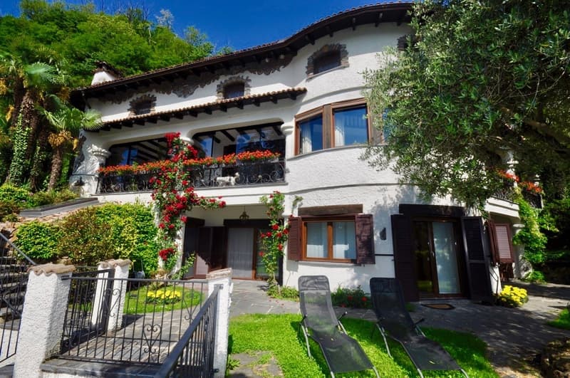 Villa in Stile Ticinese Immersa nel Verde con Privacy e Vista Lago (7)