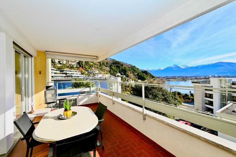 Vista lago, ampi spazi e piscina: elegante appartamento a Minusio (5)