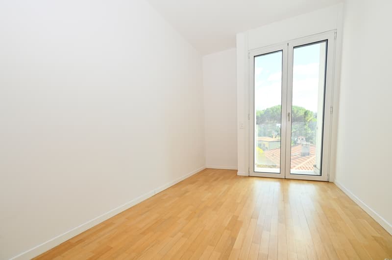Moderno e Luminoso Appartamento con Terrazza Panoramica a Vacallo (11)