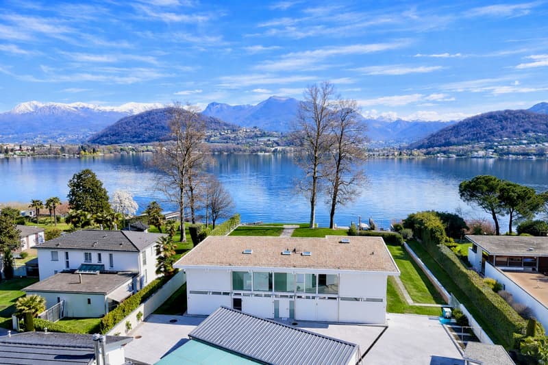 Esclusiva Villa di Lusso fronte Lago di Lugano con Darsena Privata (3)